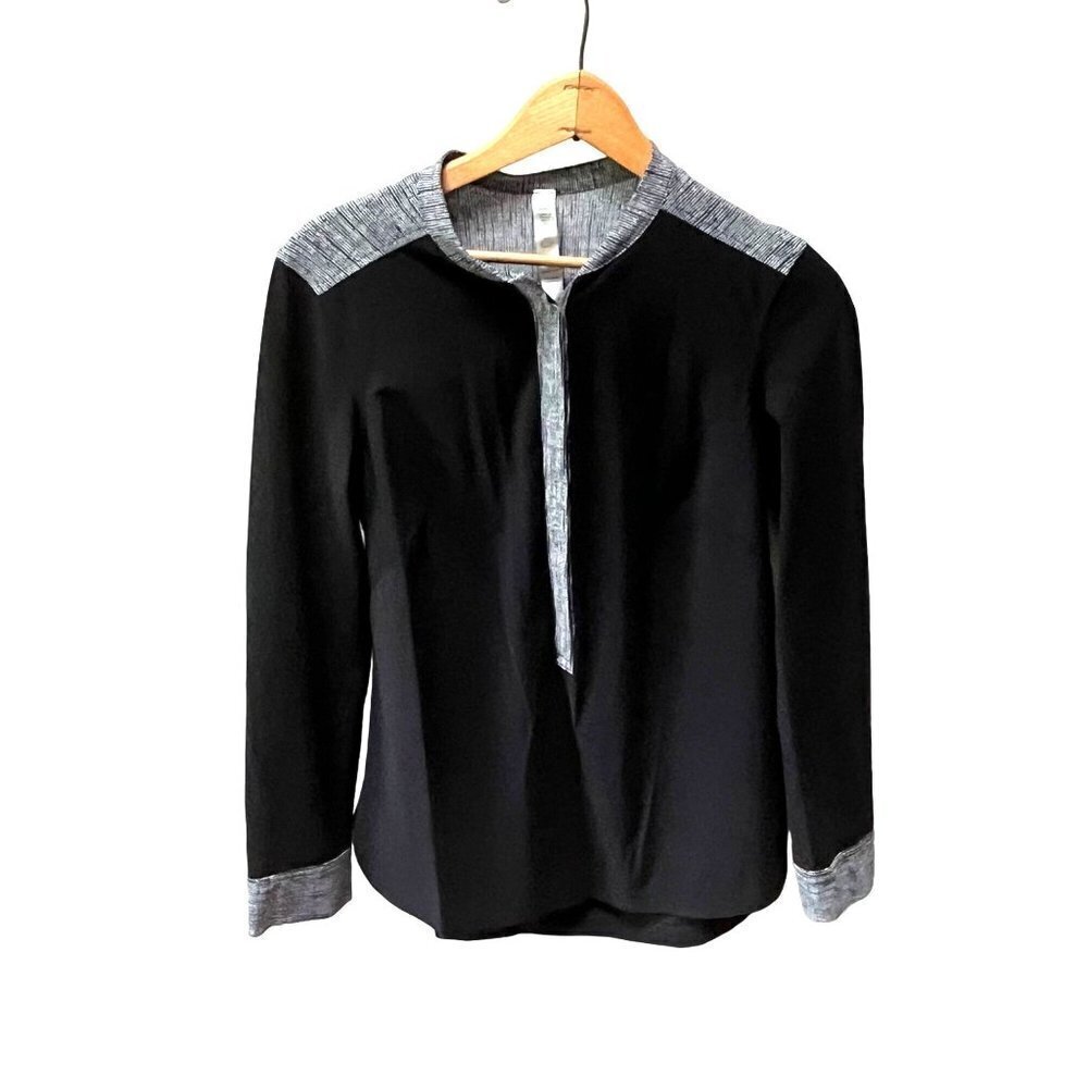 Lululemon Get On It Blouse in Black / Burlap Texture Black Dune - Size 4